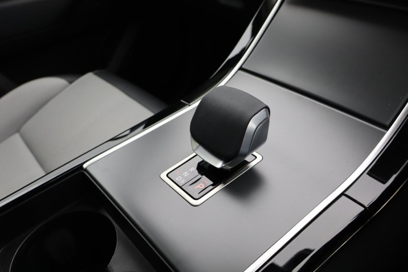 2024 (24) LAND ROVER RANGE ROVER VELAR 2.0 D200 MHEV Dynamic HSE 5dr Auto 4862326