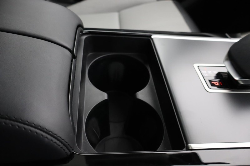 2024 (24) LAND ROVER RANGE ROVER VELAR 2.0 D200 MHEV Dynamic HSE 5dr Auto 4862342