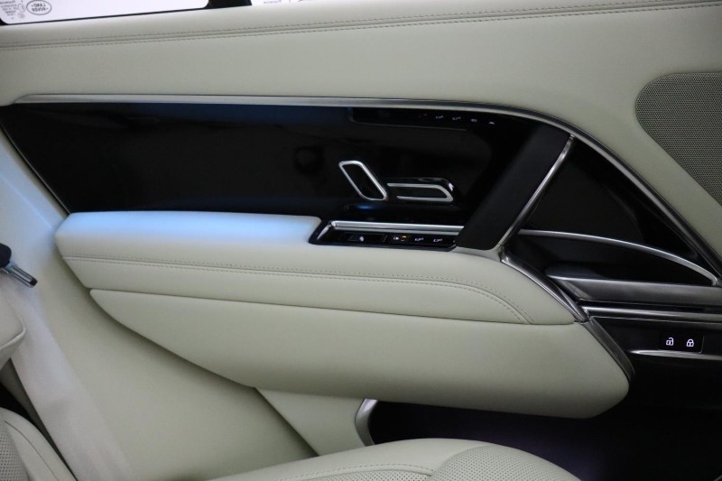 2024 (24) LAND ROVER RANGE ROVER 3.0 D300 SE 4dr Auto 4856118