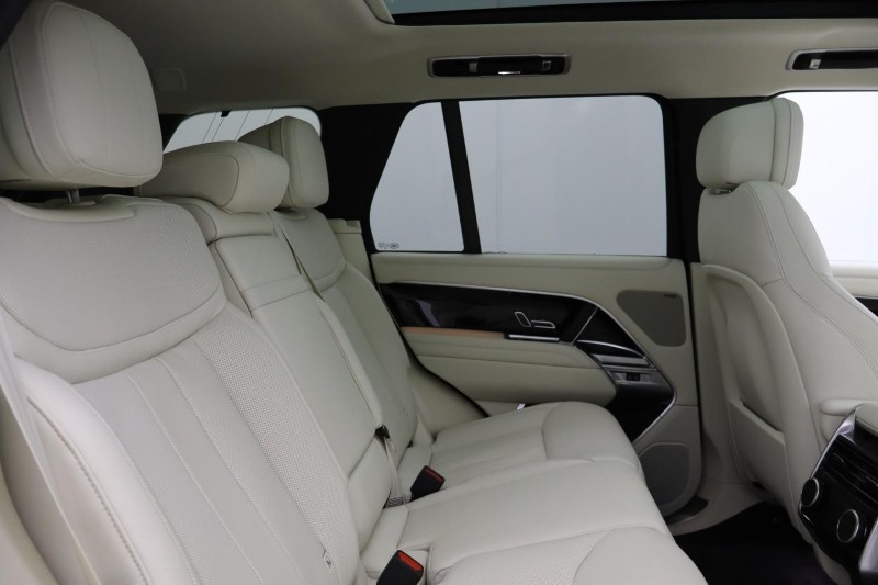 2024 (24) LAND ROVER RANGE ROVER 3.0 D300 SE 4dr Auto 4856062