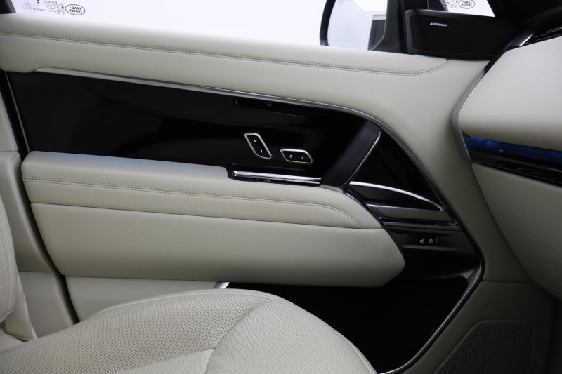 2024 (24) LAND ROVER RANGE ROVER 3.0 D300 SE 4dr Auto 4856103