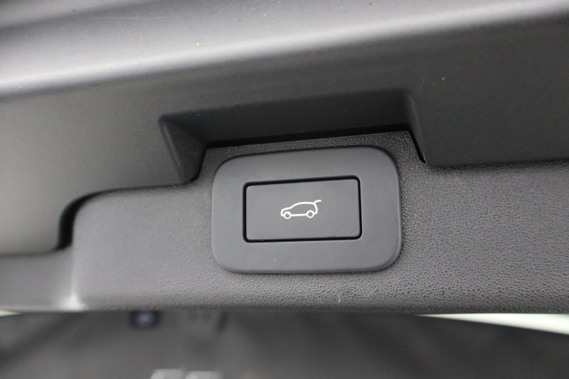 2023 (73) LAND ROVER DISCOVERY 3.0 D300 Dynamic HSE 5dr Auto 4898428