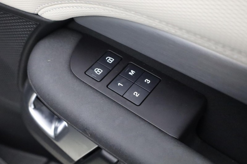 2023 (73) LAND ROVER DISCOVERY 3.0 D300 Dynamic HSE 5dr Auto 4898394