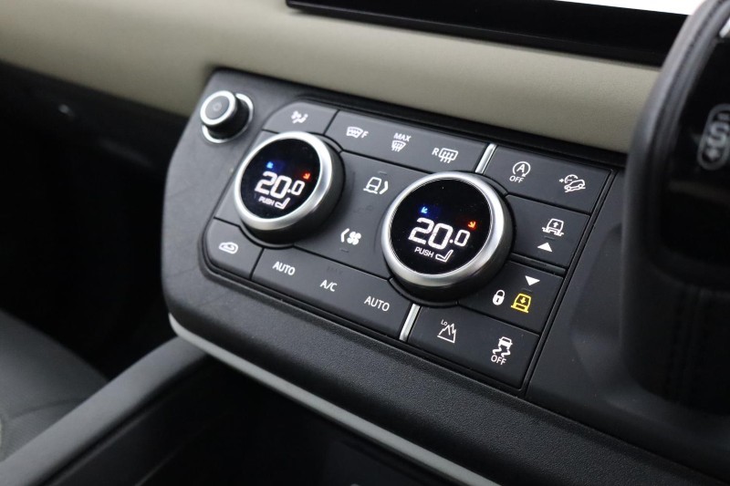 2023 (23) LAND ROVER DEFENDER 3.0 D250 X-Dynamic HSE 110 5dr Auto 4881827