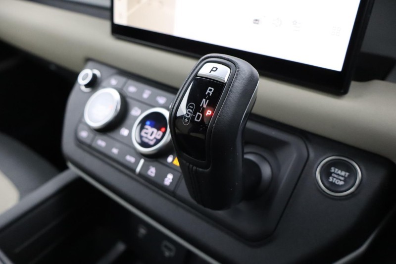 2023 (23) LAND ROVER DEFENDER 3.0 D250 X-Dynamic HSE 110 5dr Auto 4881875