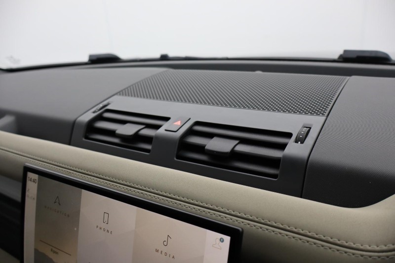 2023 (23) LAND ROVER DEFENDER 3.0 D250 X-Dynamic HSE 110 5dr Auto 4881841