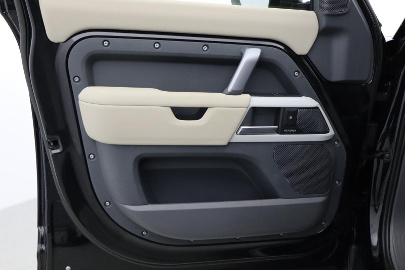 2023 (23) LAND ROVER DEFENDER 3.0 D250 X-Dynamic HSE 110 5dr Auto 4881813