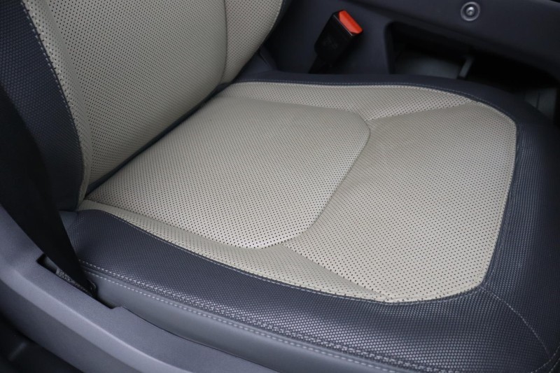 2023 (23) LAND ROVER DEFENDER 3.0 D250 X-Dynamic HSE 110 5dr Auto 4881820