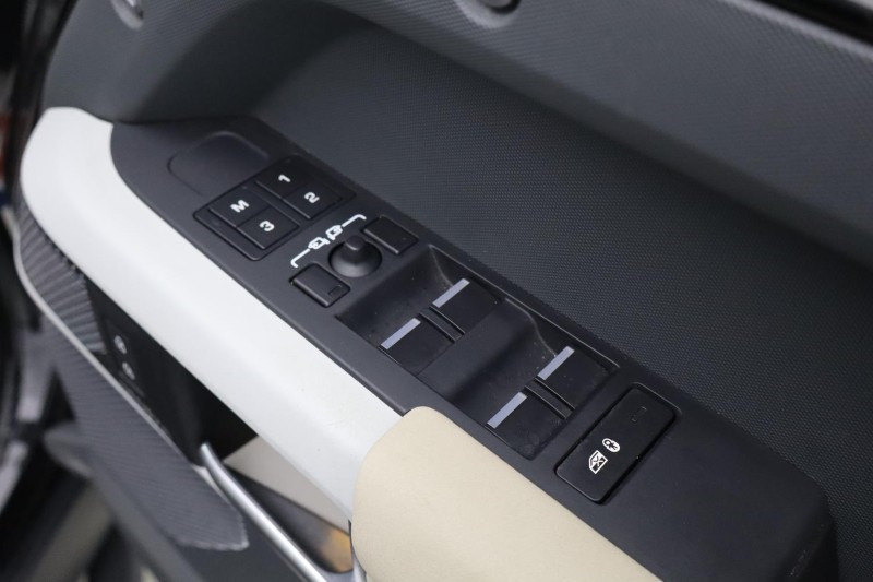 2023 (23) LAND ROVER DEFENDER 3.0 D250 X-Dynamic HSE 110 5dr Auto 4881821