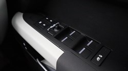 2023 (72) LAND ROVER DEFENDER 3.0 D300 X-Dynamic SE 110 5dr Auto 4877868