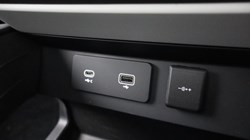 2023 (72) LAND ROVER DEFENDER 3.0 D300 X-Dynamic SE 110 5dr Auto 4877860