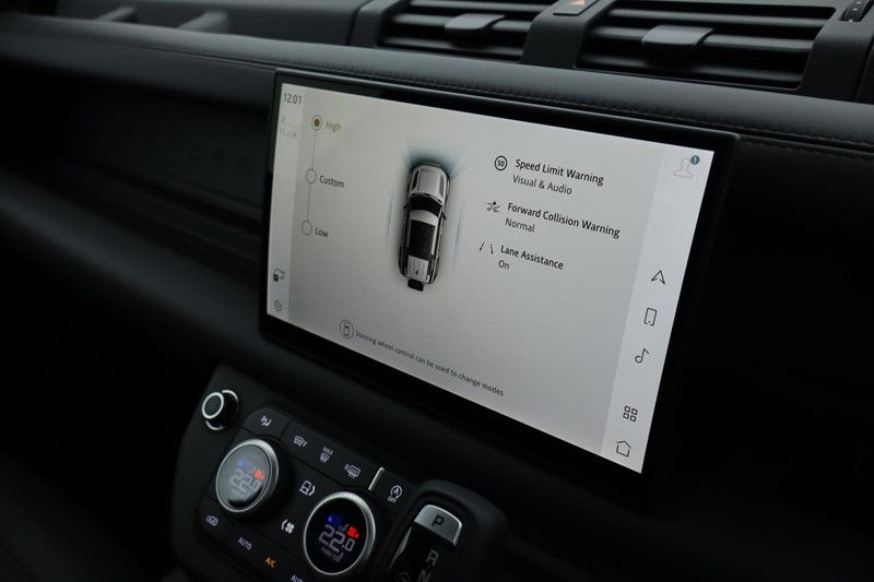 2025 (75) LAND ROVER DEFENDER 3.0 D350 X-Dynamic HSE 110 5dr Auto [7 Seat] 4886384