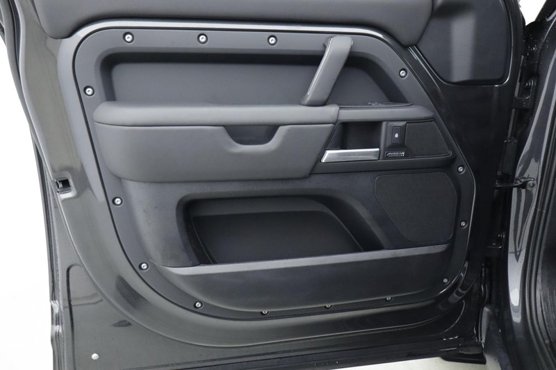 2025 (75) LAND ROVER DEFENDER 3.0 D350 X-Dynamic HSE 110 5dr Auto [7 Seat] 4886358