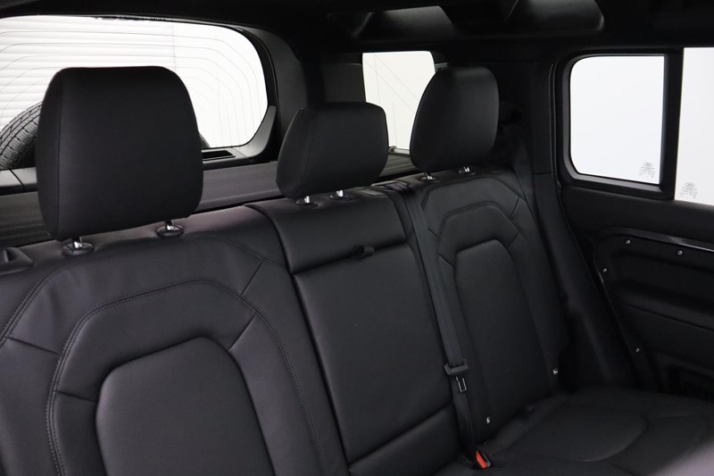 2025 (75) LAND ROVER DEFENDER 3.0 D350 X-Dynamic HSE 110 5dr Auto [7 Seat] 4886343