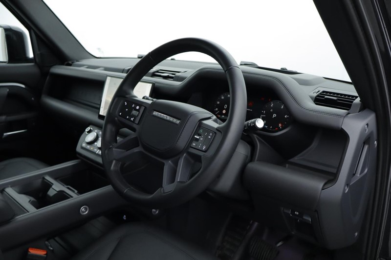 2025 (75) LAND ROVER DEFENDER 3.0 D350 X-Dynamic HSE 110 5dr Auto [7 Seat] 4886364