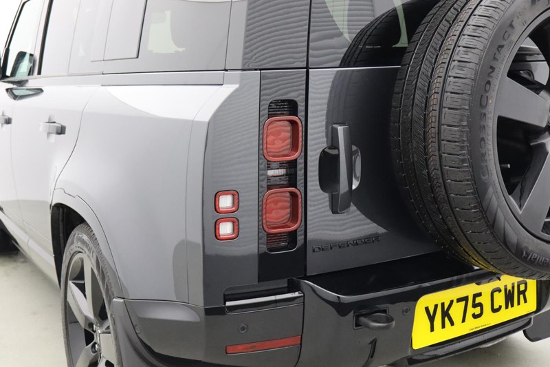 2025 (75) LAND ROVER DEFENDER 3.0 D350 X-Dynamic HSE 110 5dr Auto [7 Seat] 4886351