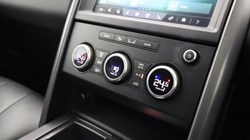 2020 (20) LAND ROVER DISCOVERY 3.0 SD6 Landmark Edition 5dr Auto 4899094