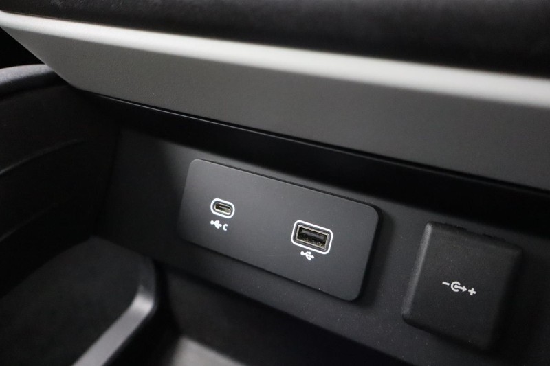 2023 (23) LAND ROVER DEFENDER 3.0 D250 X-Dynamic SE 110 5dr Auto [7 Seat] 4907036