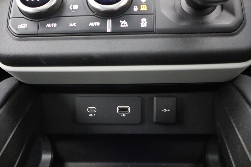 2023 (23) LAND ROVER DEFENDER 3.0 D250 X-Dynamic SE 110 5dr Auto [7 Seat] 4907010