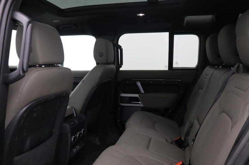 2023 (23) LAND ROVER DEFENDER 3.0 D250 X-Dynamic SE 110 5dr Auto [7 Seat] 4906997