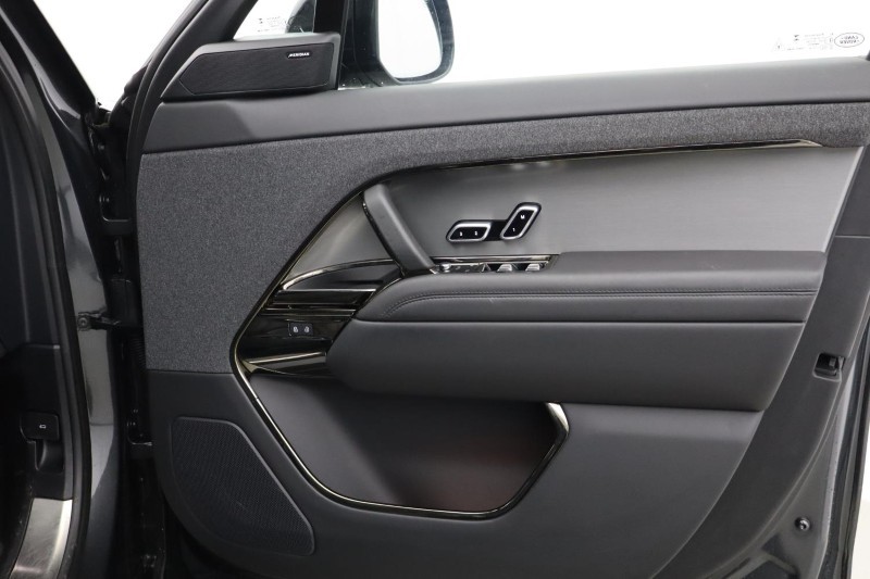 2024 (24) LAND ROVER RANGE ROVER SPORT 3.0 D300 Dynamic SE 5dr Auto 4931184