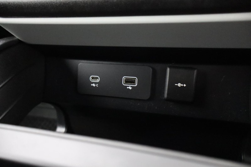 2023 (73) LAND ROVER COMMERCIAL DEFENDER 3.0 D300 Hard Top X-Dynamic HSE Auto 4916221