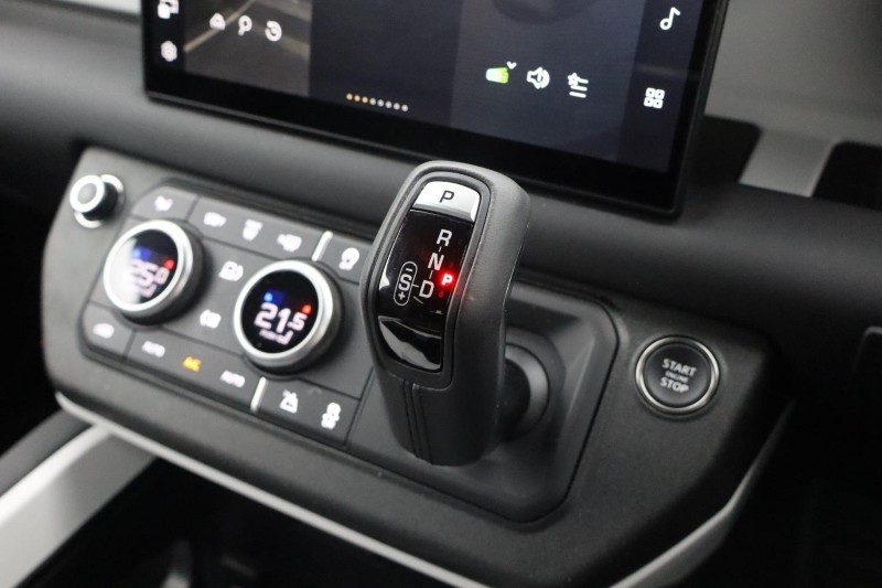 2024 (74) LAND ROVER DEFENDER 3.0 D250 X-Dynamic SE 90 3dr Auto 4903164