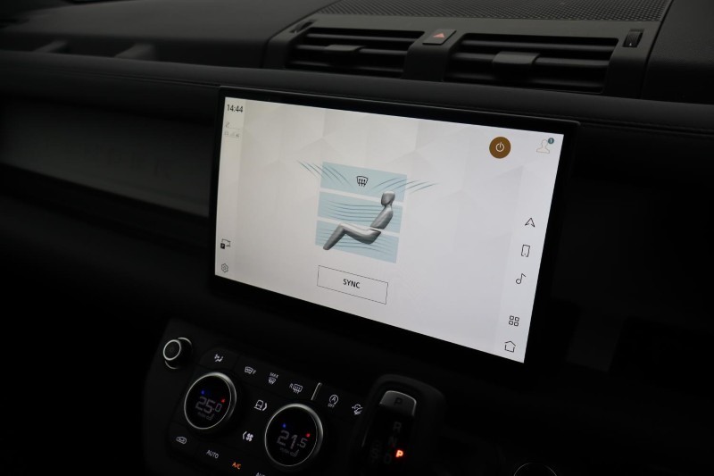 2024 (74) LAND ROVER DEFENDER 3.0 D250 X-Dynamic SE 90 3dr Auto 4903170