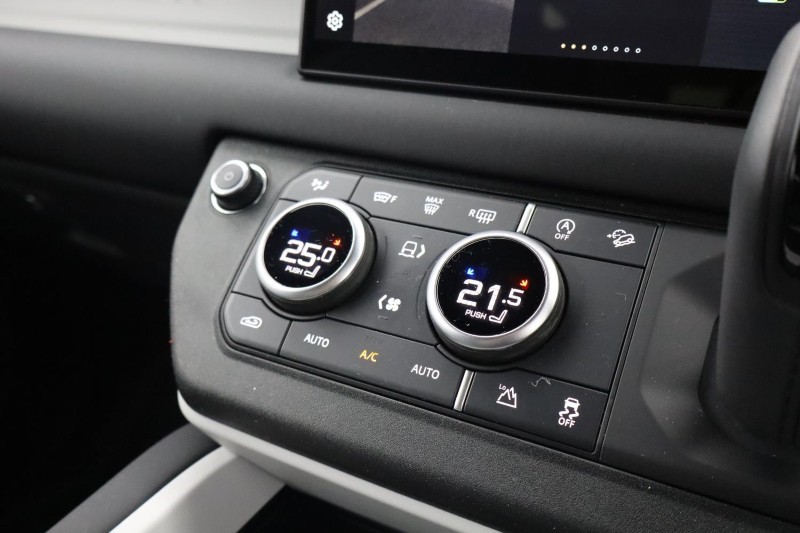 2024 (74) LAND ROVER DEFENDER 3.0 D250 X-Dynamic SE 90 3dr Auto 4903165