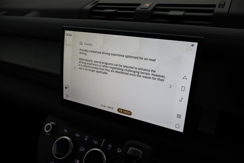 2024 (74) LAND ROVER DEFENDER 3.0 D250 X-Dynamic SE 90 3dr Auto 4903173