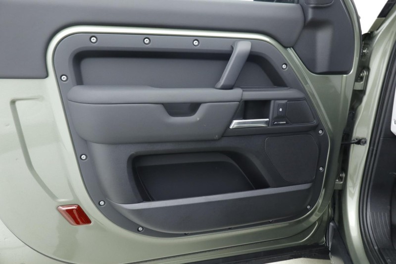 2024 (74) LAND ROVER DEFENDER 3.0 D250 X-Dynamic SE 90 3dr Auto 4903188