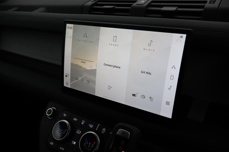 2024 (74) LAND ROVER DEFENDER 3.0 D250 X-Dynamic SE 90 3dr Auto 4903166