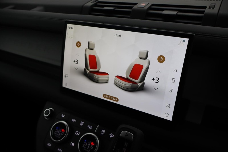 2024 (74) LAND ROVER DEFENDER 3.0 D250 X-Dynamic SE 90 3dr Auto 4903169