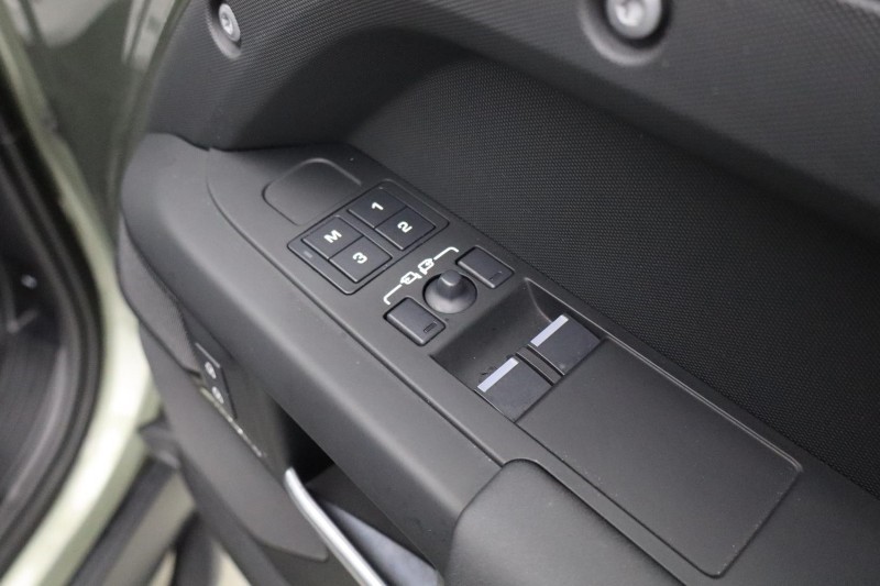 2024 (74) LAND ROVER DEFENDER 3.0 D250 X-Dynamic SE 90 3dr Auto 4903159