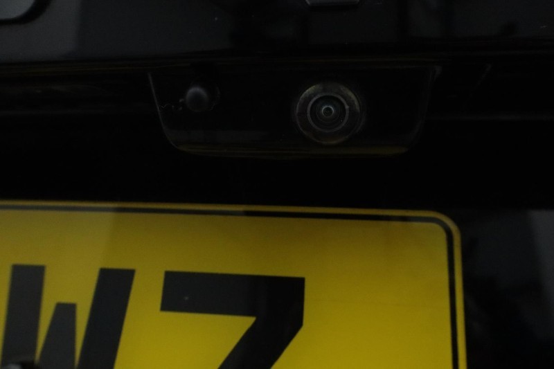 2022 (22) LAND ROVER DISCOVERY 3.0 D300 R-Dynamic HSE 5dr Auto 4912175