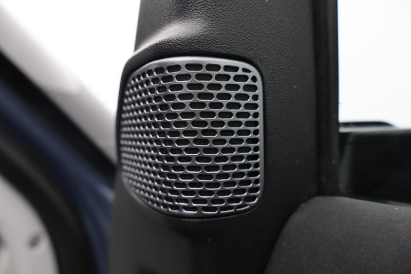 2021 (71) LAND ROVER COMMERCIAL DEFENDER 3.0 D200 Hard Top Auto [3 Seat] 4913667