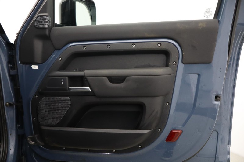 2021 (71) LAND ROVER COMMERCIAL DEFENDER 3.0 D200 Hard Top Auto [3 Seat] 4913631