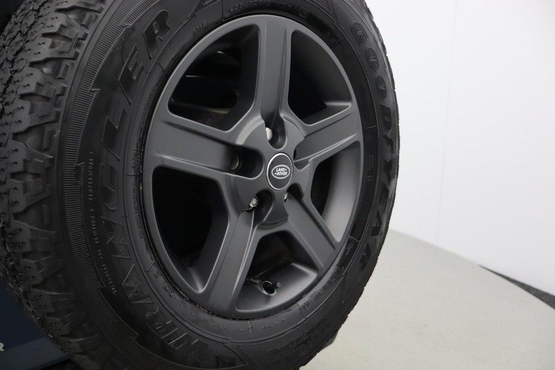 2021 (71) LAND ROVER COMMERCIAL DEFENDER 3.0 D200 Hard Top Auto [3 Seat] 4913568