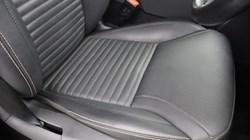 2022 (22) LAND ROVER COMMERCIAL DISCOVERY 3.0 D300 SE Commercial Auto 4944563