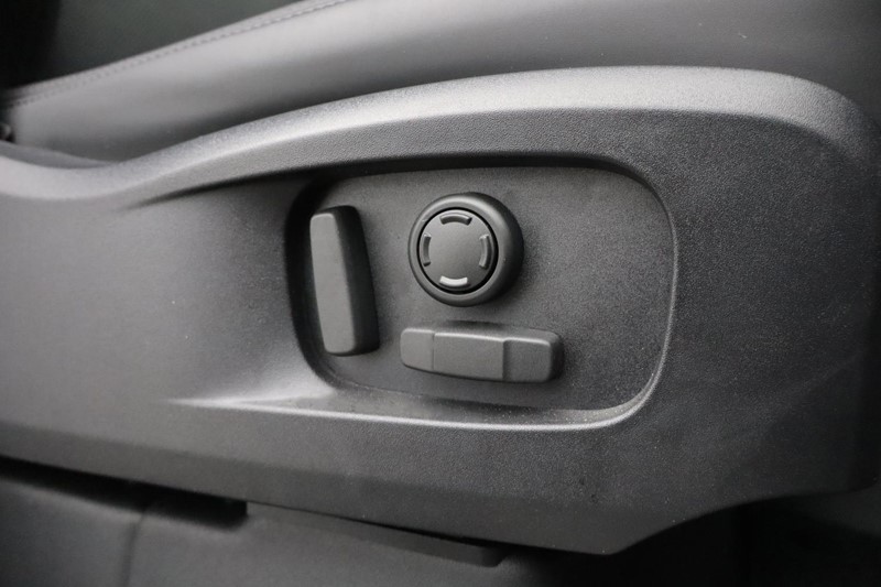 2025 (75) LAND ROVER DEFENDER 2.0 P300e X-Dynamic SE 110 5dr Auto [NI] 4998224