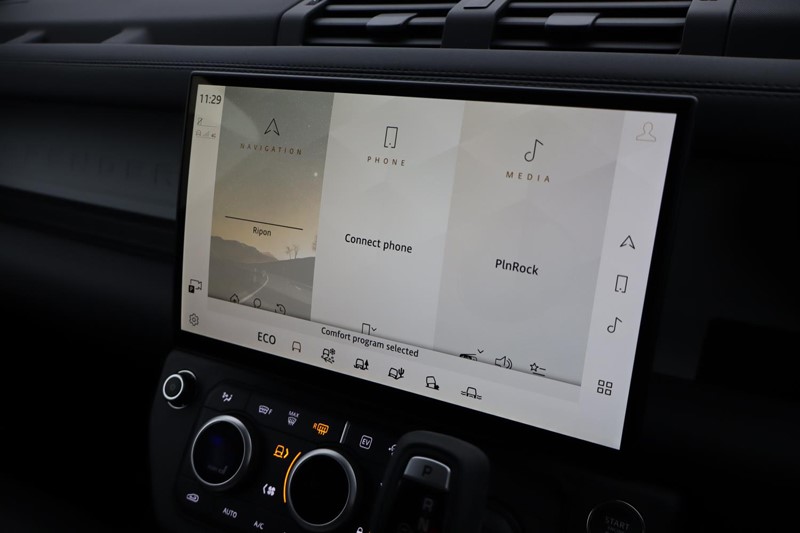 2025 (75) LAND ROVER DEFENDER 2.0 P300e X-Dynamic SE 110 5dr Auto [NI] 4998243