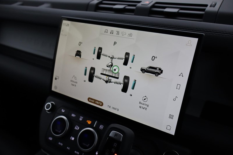 2025 (75) LAND ROVER DEFENDER 2.0 P300e X-Dynamic SE 110 5dr Auto [NI] 4998237