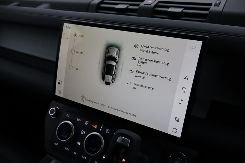 2025 (75) LAND ROVER DEFENDER 2.0 P300e X-Dynamic SE 110 5dr Auto [NI] 4998241