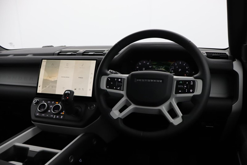 2025 (75) LAND ROVER DEFENDER 2.0 P300e X-Dynamic SE 110 5dr Auto [NI] 4998250