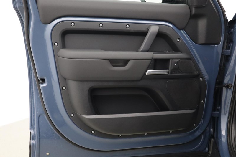 2025 (75) LAND ROVER DEFENDER 2.0 P300e X-Dynamic SE 110 5dr Auto [NI] 4998215