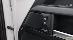 2025 (75) LAND ROVER DEFENDER 3.0 D350 X-Dynamic HSE 110 5dr Auto 4965264