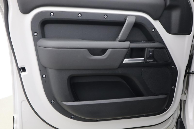 2025 (75) LAND ROVER DEFENDER 3.0 D350 X-Dynamic HSE 110 5dr Auto 4965254