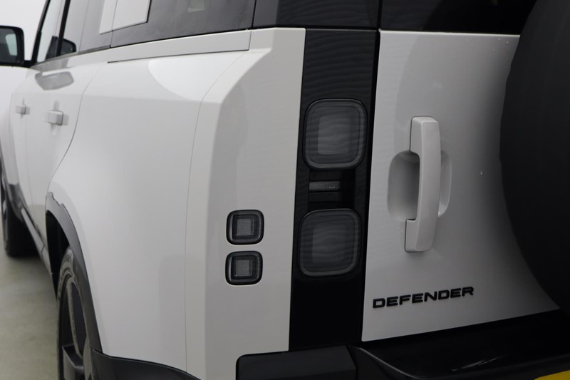 2025 (75) LAND ROVER DEFENDER 3.0 D350 X-Dynamic HSE 110 5dr Auto 4965291
