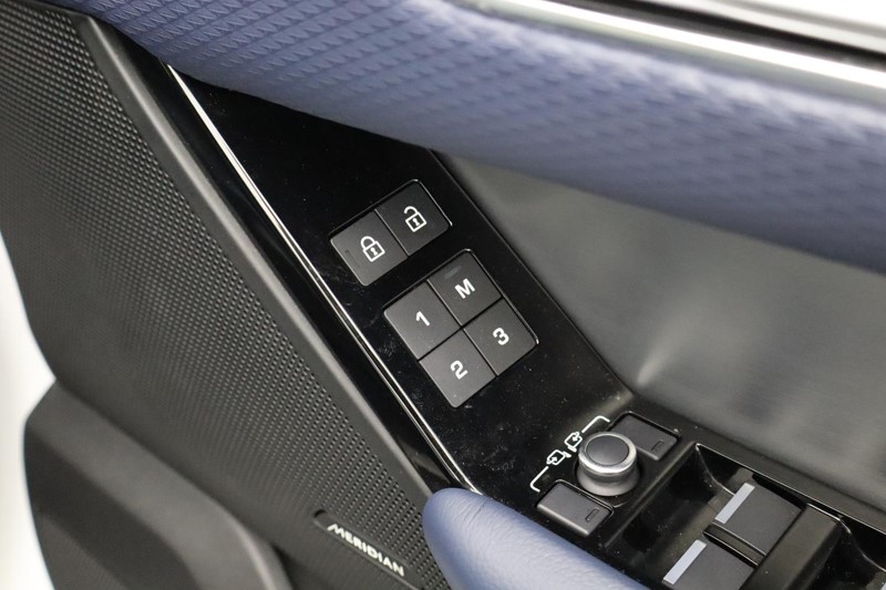 2021 (21) LAND ROVER RANGE ROVER VELAR 3.0 D300 MHEV R-Dynamic S 5dr Auto 4956278