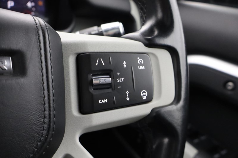 2021 (21) LAND ROVER DEFENDER 3.0 D300 X-Dynamic HSE 110 5dr Auto 4961262